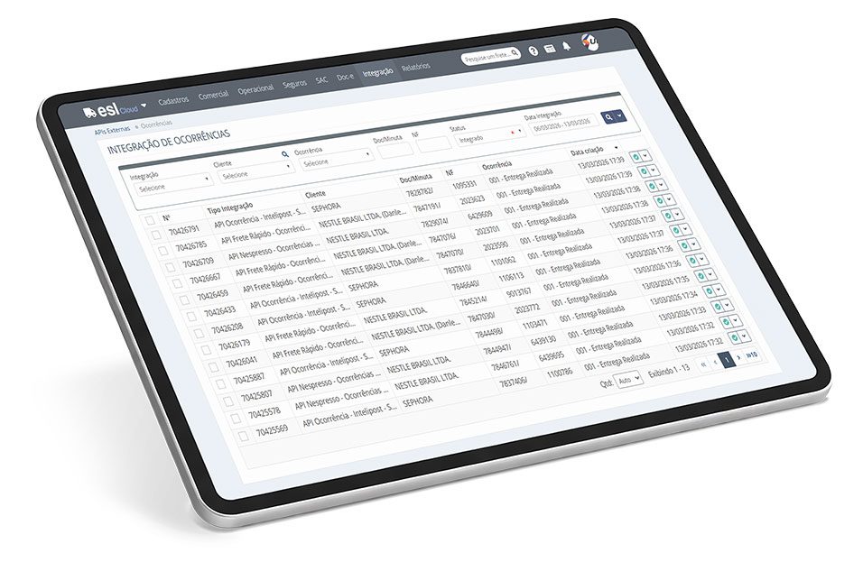 Tablet exibindo sistema de integração de ocorrências logísticas