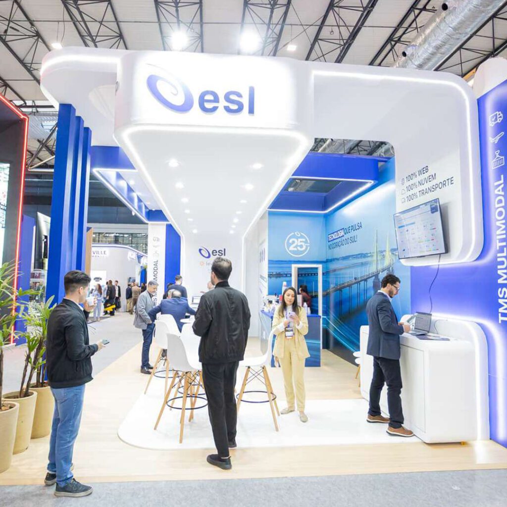 Estande moderno da ESL em feira de negócios
