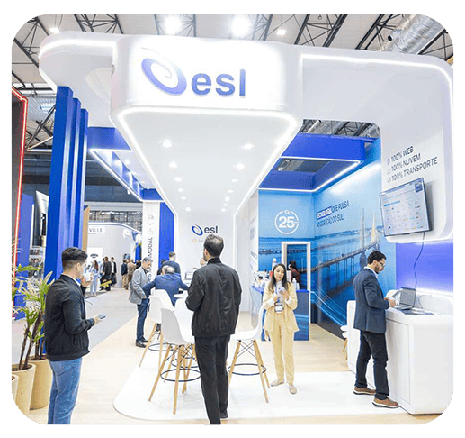 Estande moderno da ESL em feira tecnológica